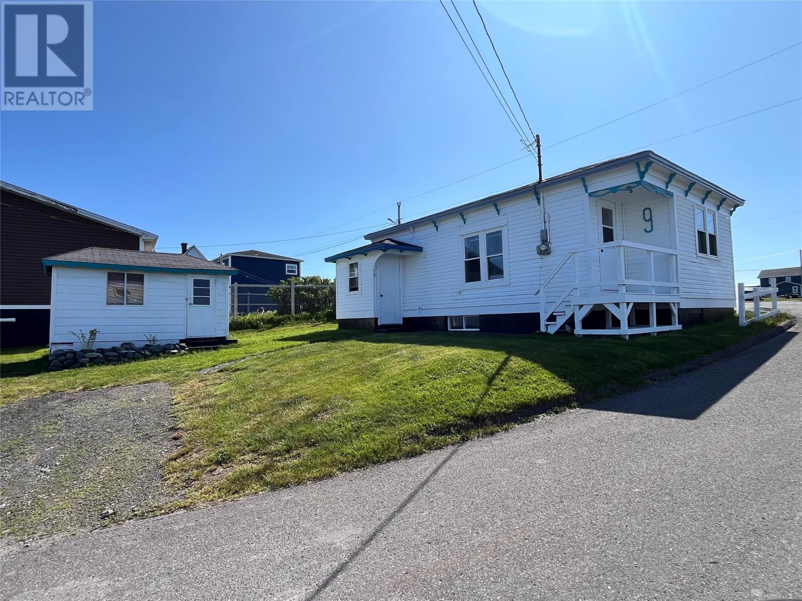 9 Seaview Rd, Grand Bank, NL A0E 1W0