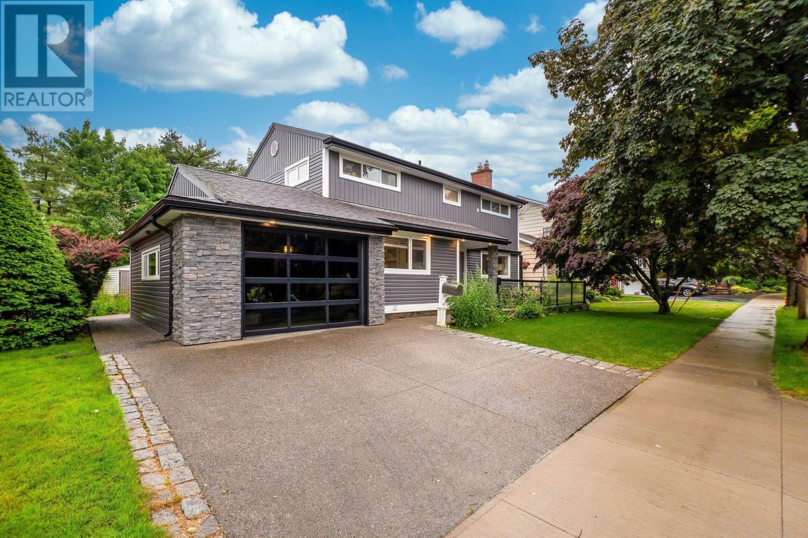 7062 Royal Pine Ave, Halifax, NS B3L 2G1