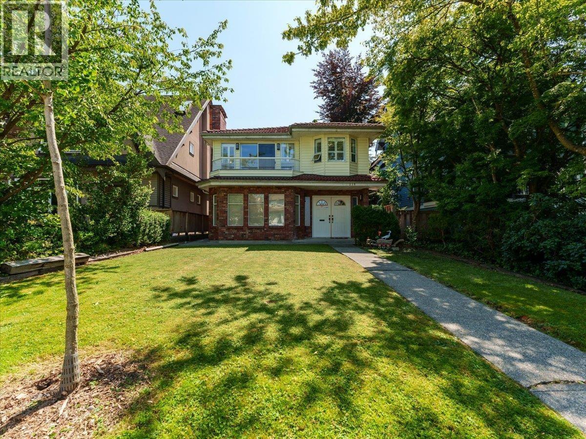318 W 17th Ave, Vancouver, BC V5Y 1Z8