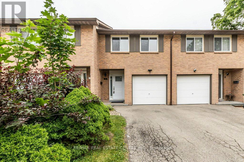 3 66 Summercrest Dr, Hamilton, ON L8K 6M6