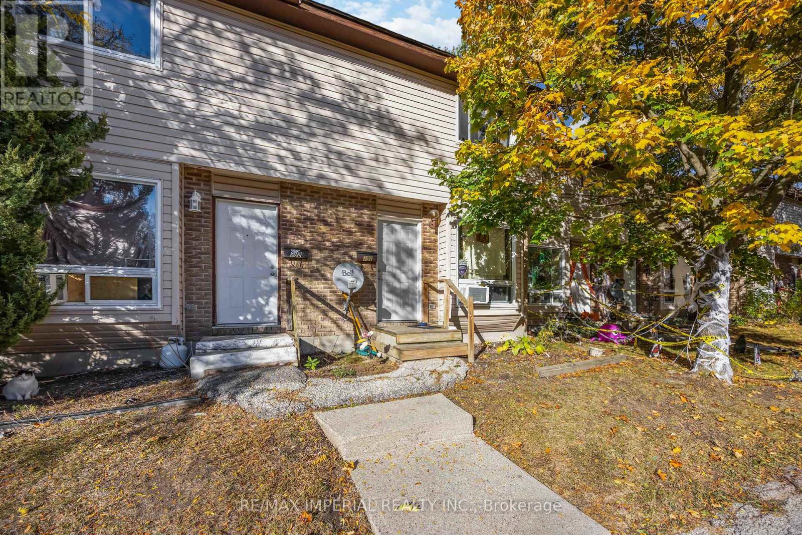 301 42 Hampton Ave, Sarnia, ON N7S 4Z2