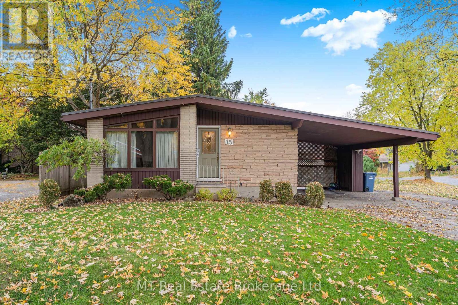 15 Woodycrest Dr, Guelph, ON N1H 6E8