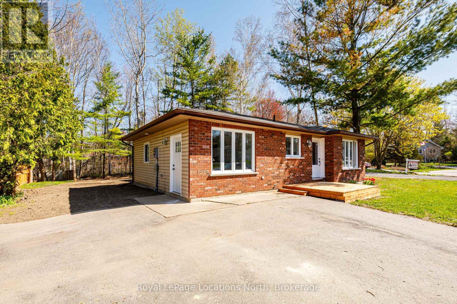 11 Lisbon Ct, Wasaga Beach, ON L9Z 1L2