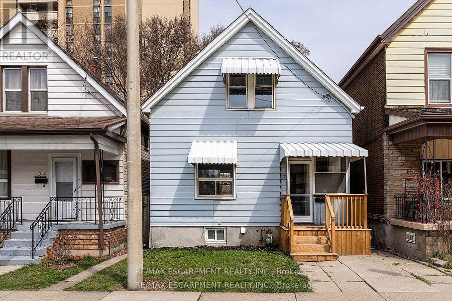 27 Harvey St, Hamilton, ON L8L 2L9