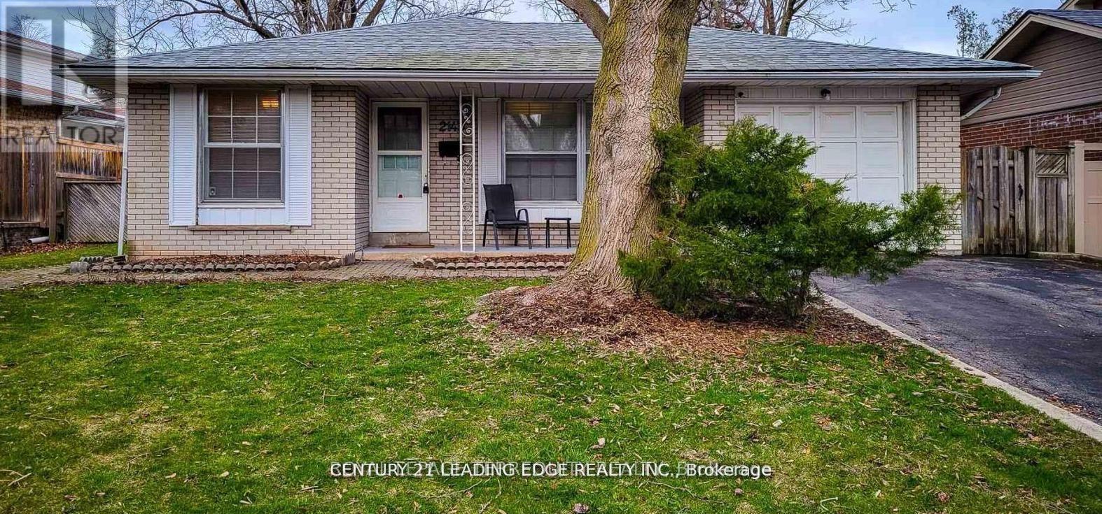 2145 Sandringham Dr, Burlington, ON L7P 1T8
