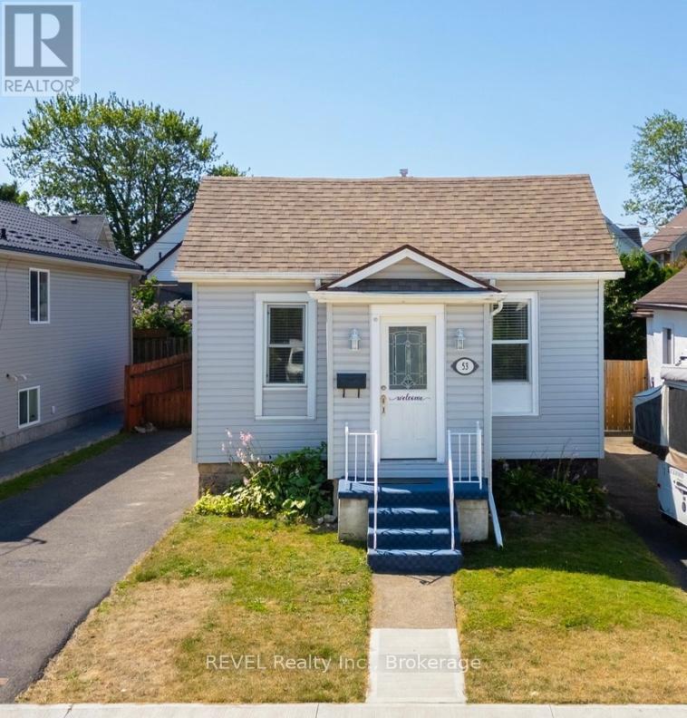 53 Randolph St, Welland, ON L3B 4C3