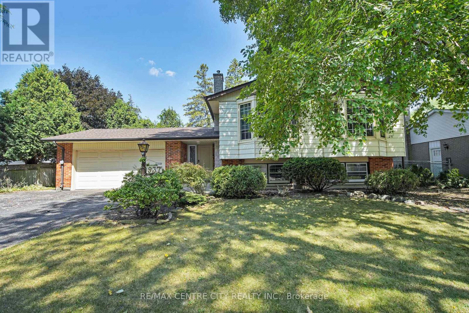 937 Fontaine Rd, London, ON N6H 4H6