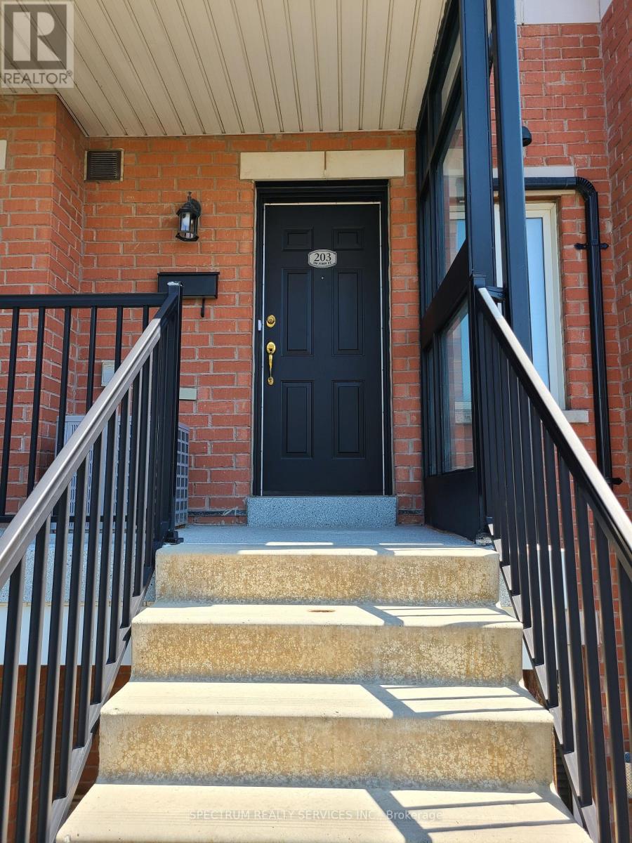 203 308 John St, Markham, ON L3T 0A7