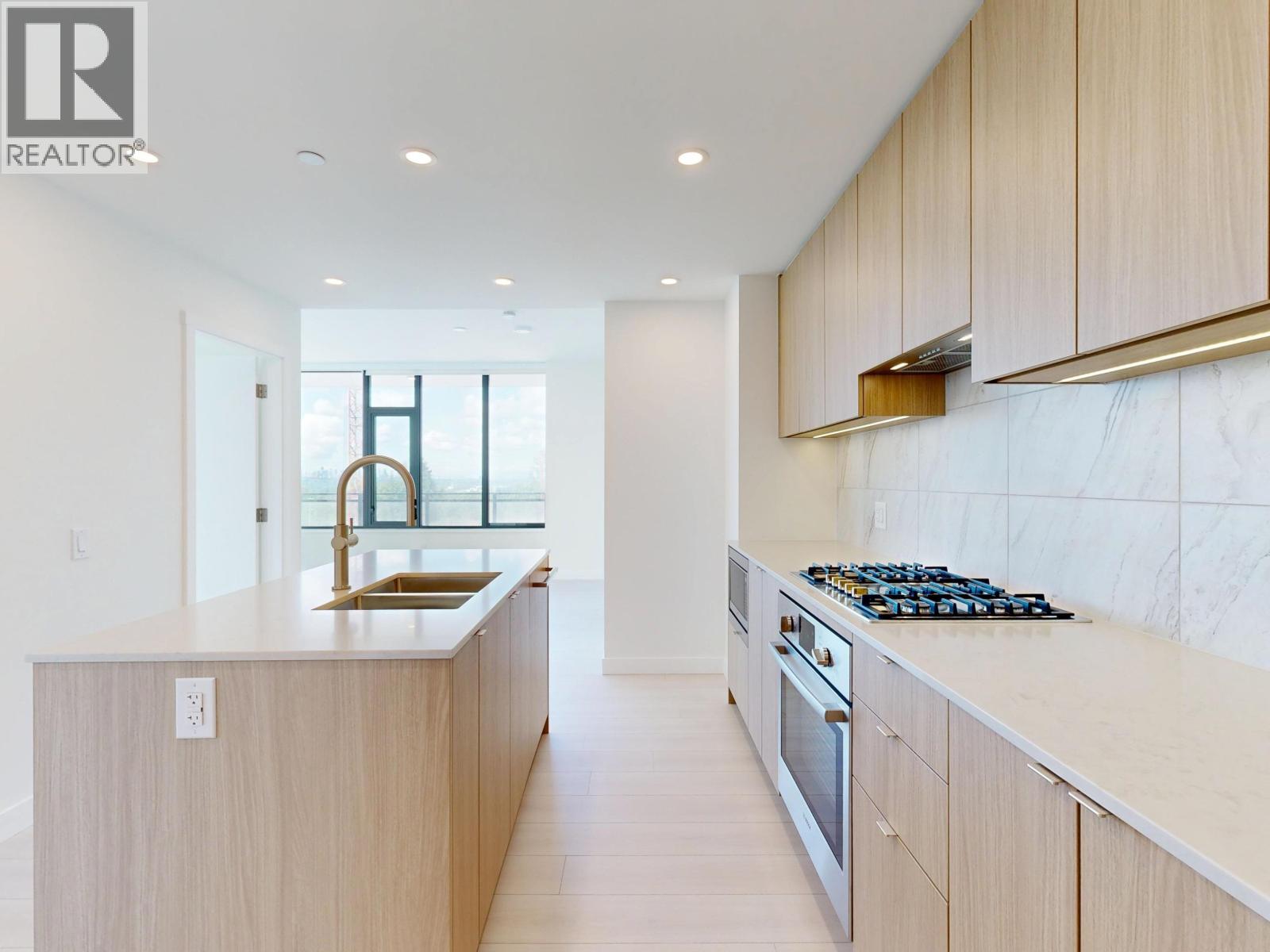 626 Claremont Street Unit 902, Coquitlam, BC V3J 3T4