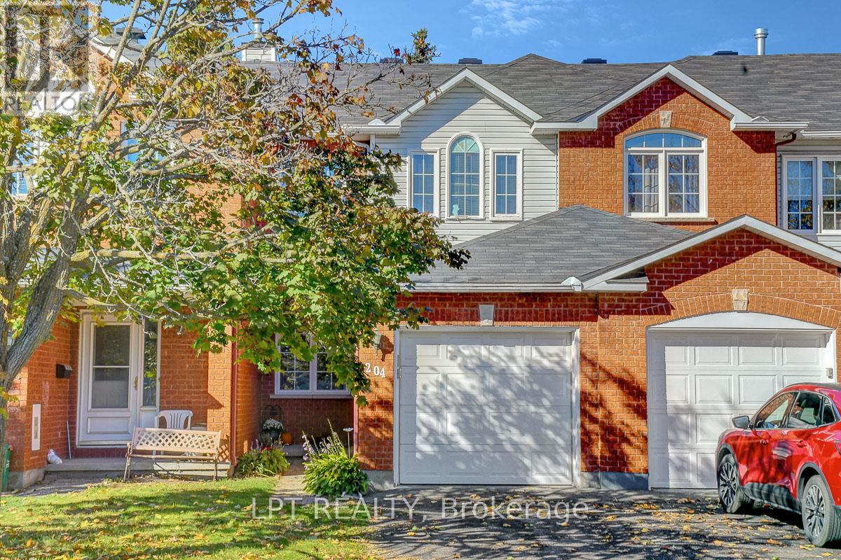 204 Forestglade Cres, Ottawa, ON K1G 6A7