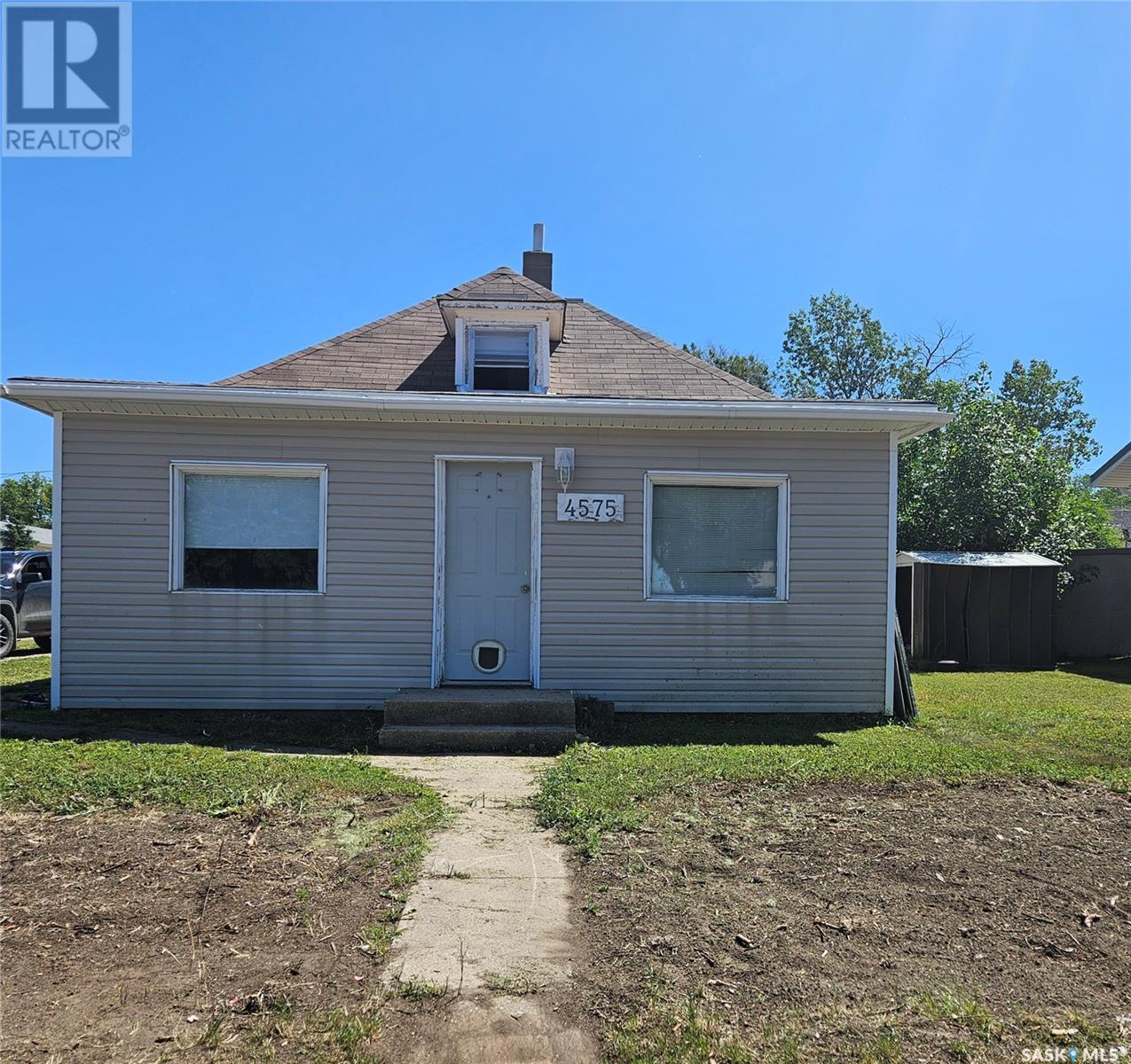 4575 Price Ave, Gull Lake, SK S0N 1A0 | MLS #SK976100 | Houseful