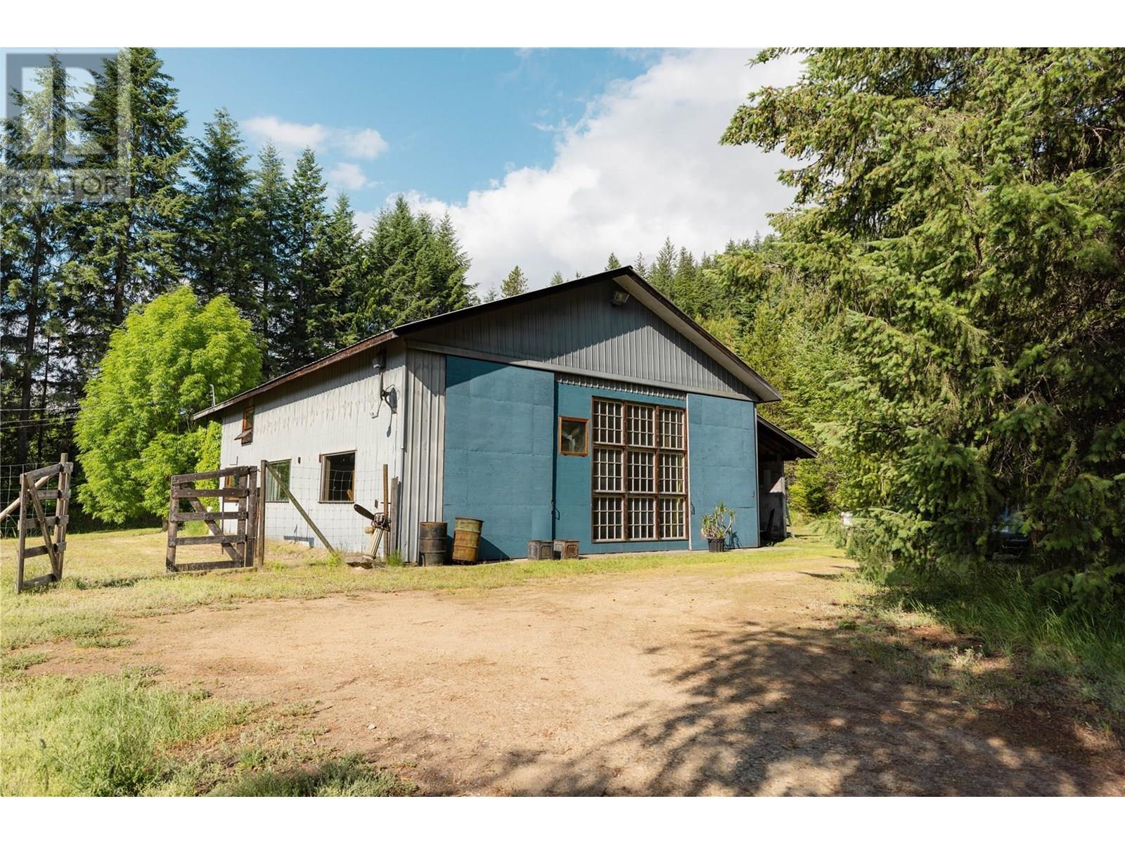 6777 Perrys Back Rd, Winlaw, BC V0G 2J0