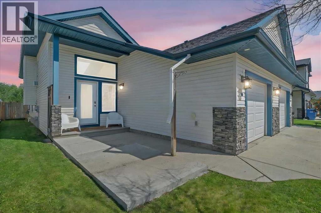 740 Carriage Lane Dr, Carstairs, AB T0M 0N0