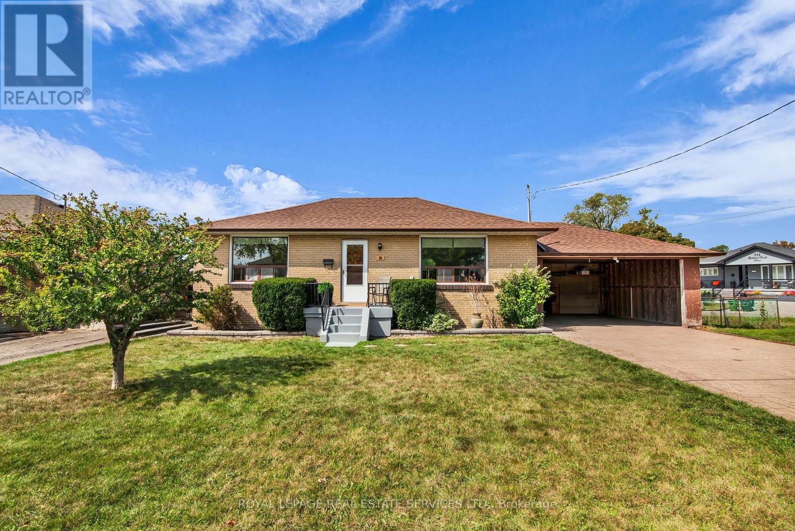 16 Redfern Ave, Toronto Downsview-roding-cfb, ON M3M 1L3
