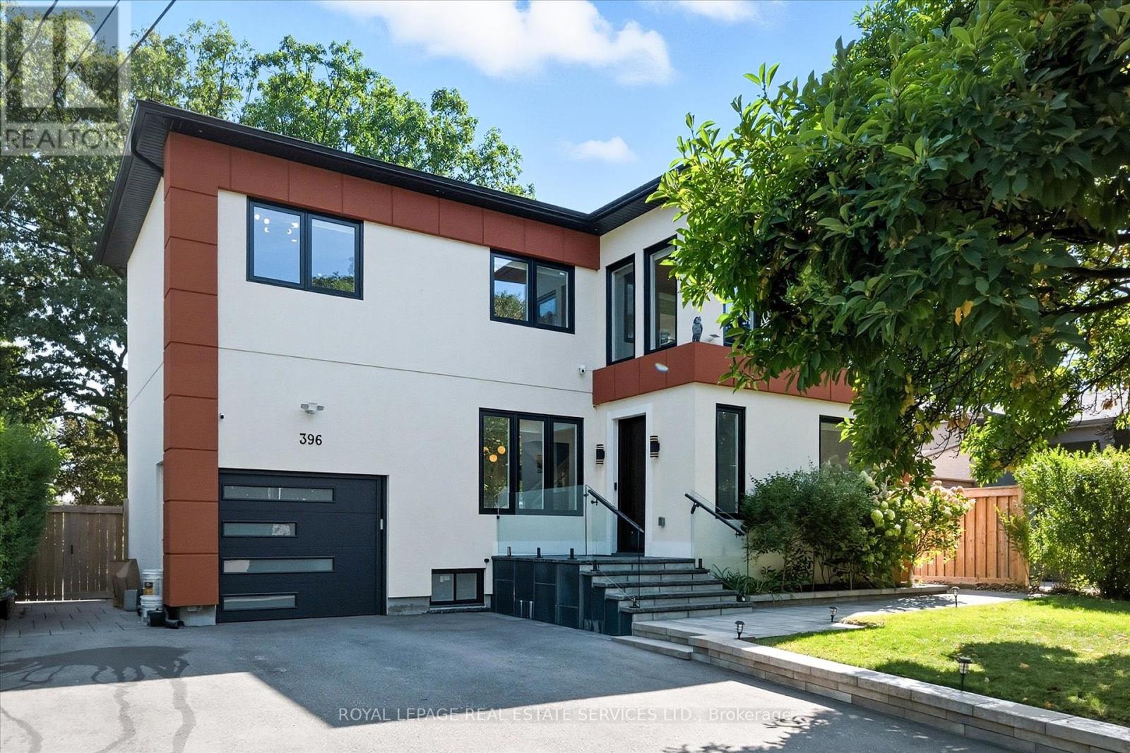 396 River Side Dr, Oakville, ON L6K 3N7