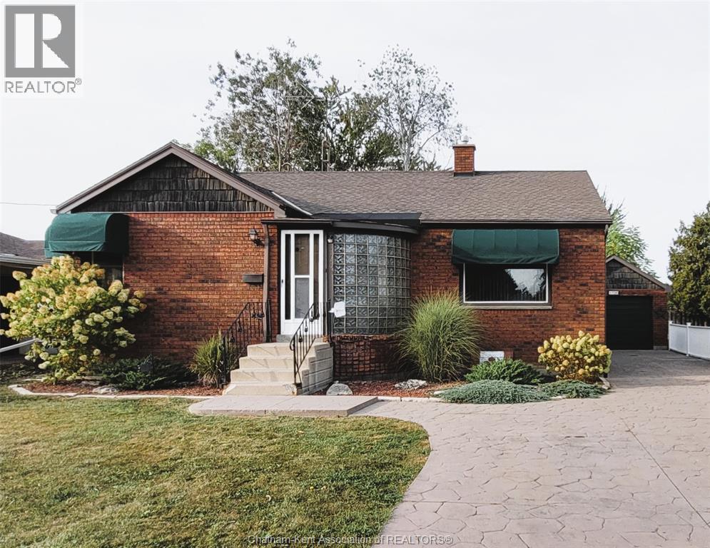 1720 Dufferin Ave, Wallaceburg, ON N8A 2X4