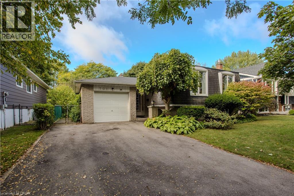 702 Francis Rd, Burlington, ON L7T 3X7