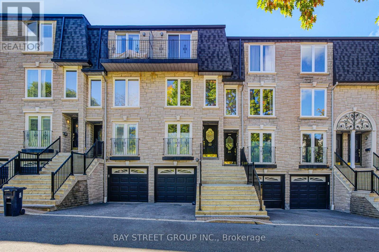 3 33 Birchbank Ln, Toronto, ON M3B 2Y2