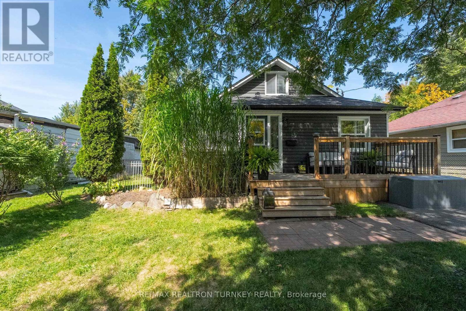 137 Cooks Bay Dr, Georgina, ON L4P 2M2