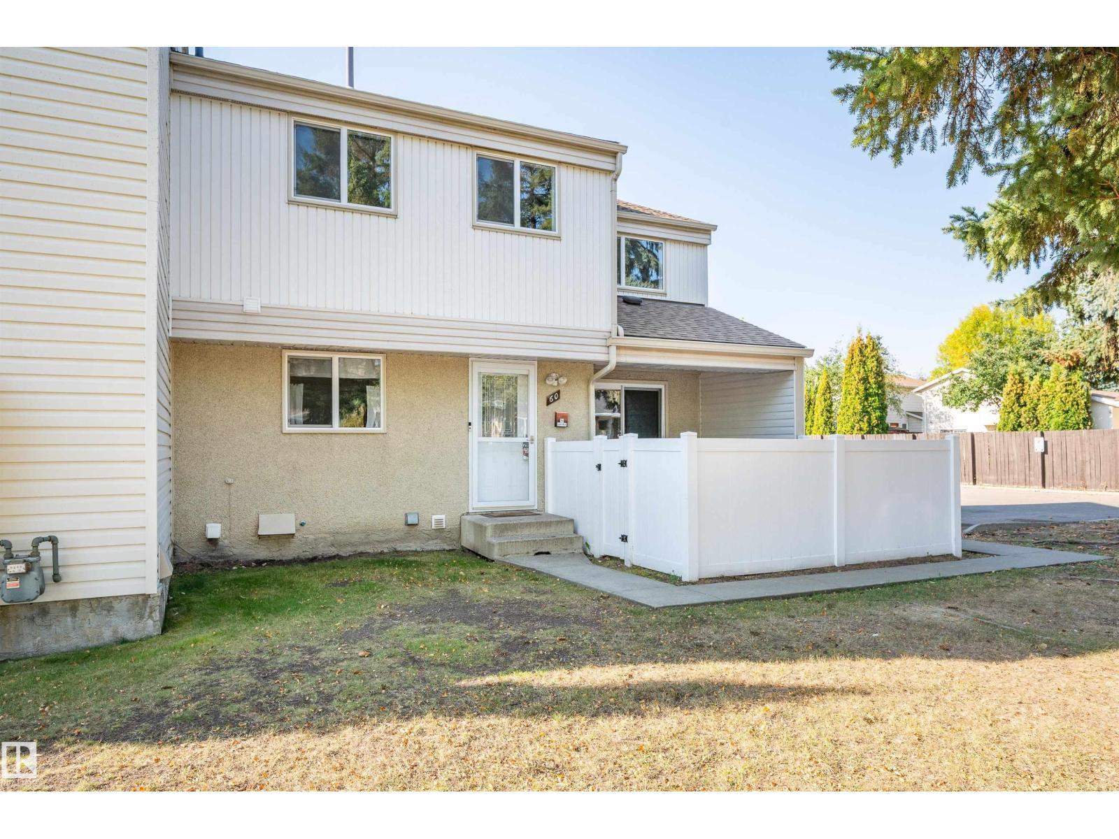 60 Woodvale Vg NW, Edmonton, AB T6L 1W4