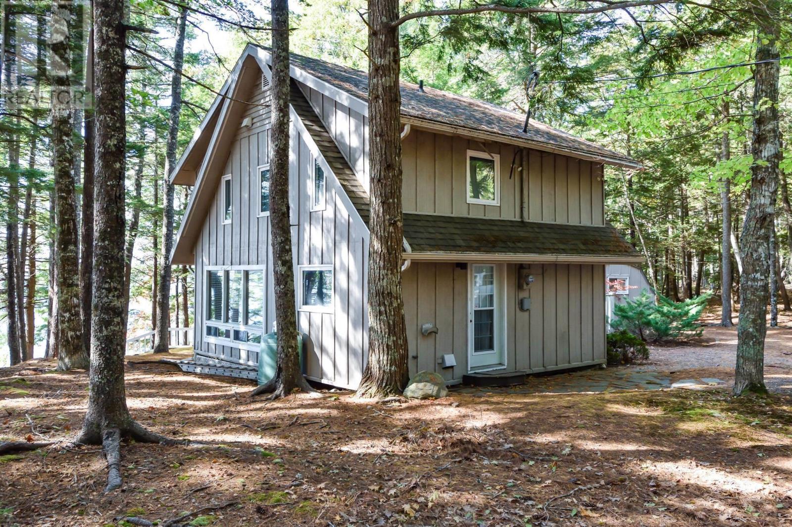 539 Canoe Island Rd, Lunenburg, NS B0J 2E0