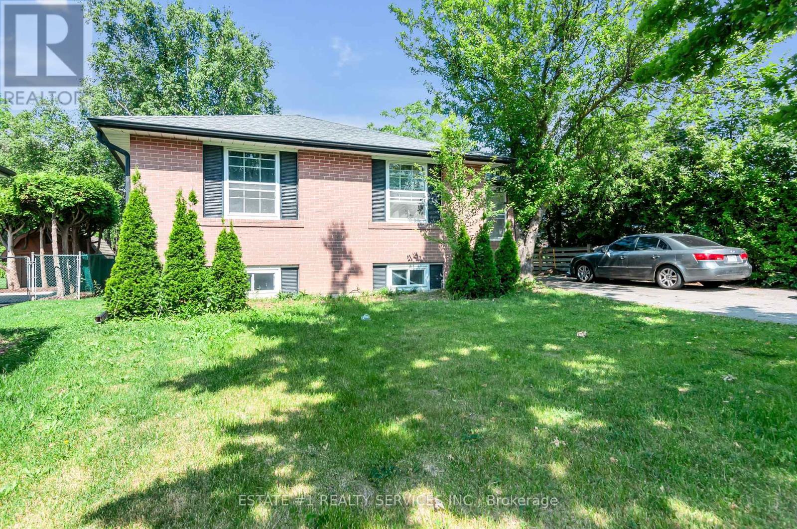 9 Dowling Cres, Brampton, ON L6T 3B8