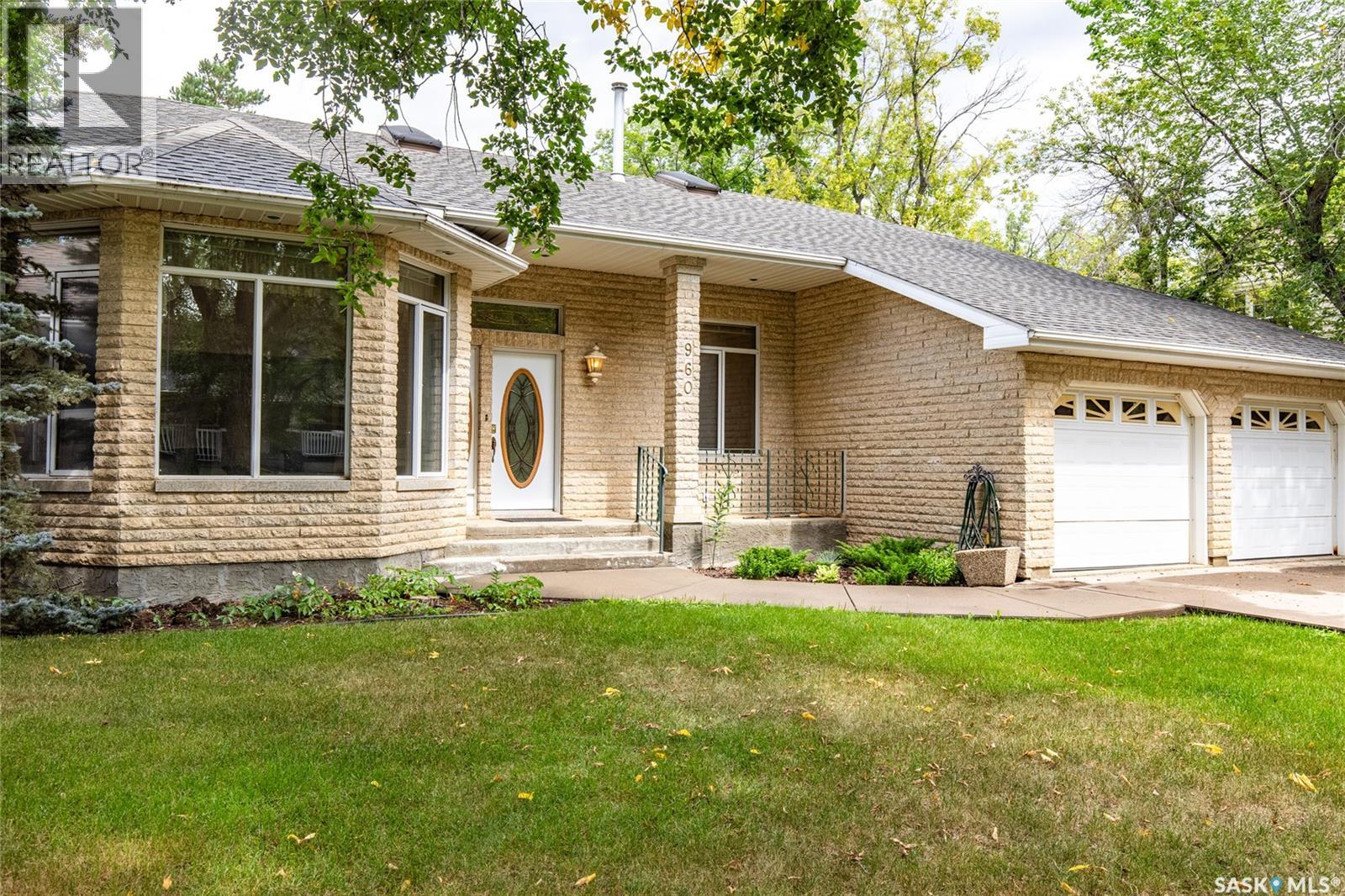 960 Duffield St W, Moose Jaw, SK S6H 5J9