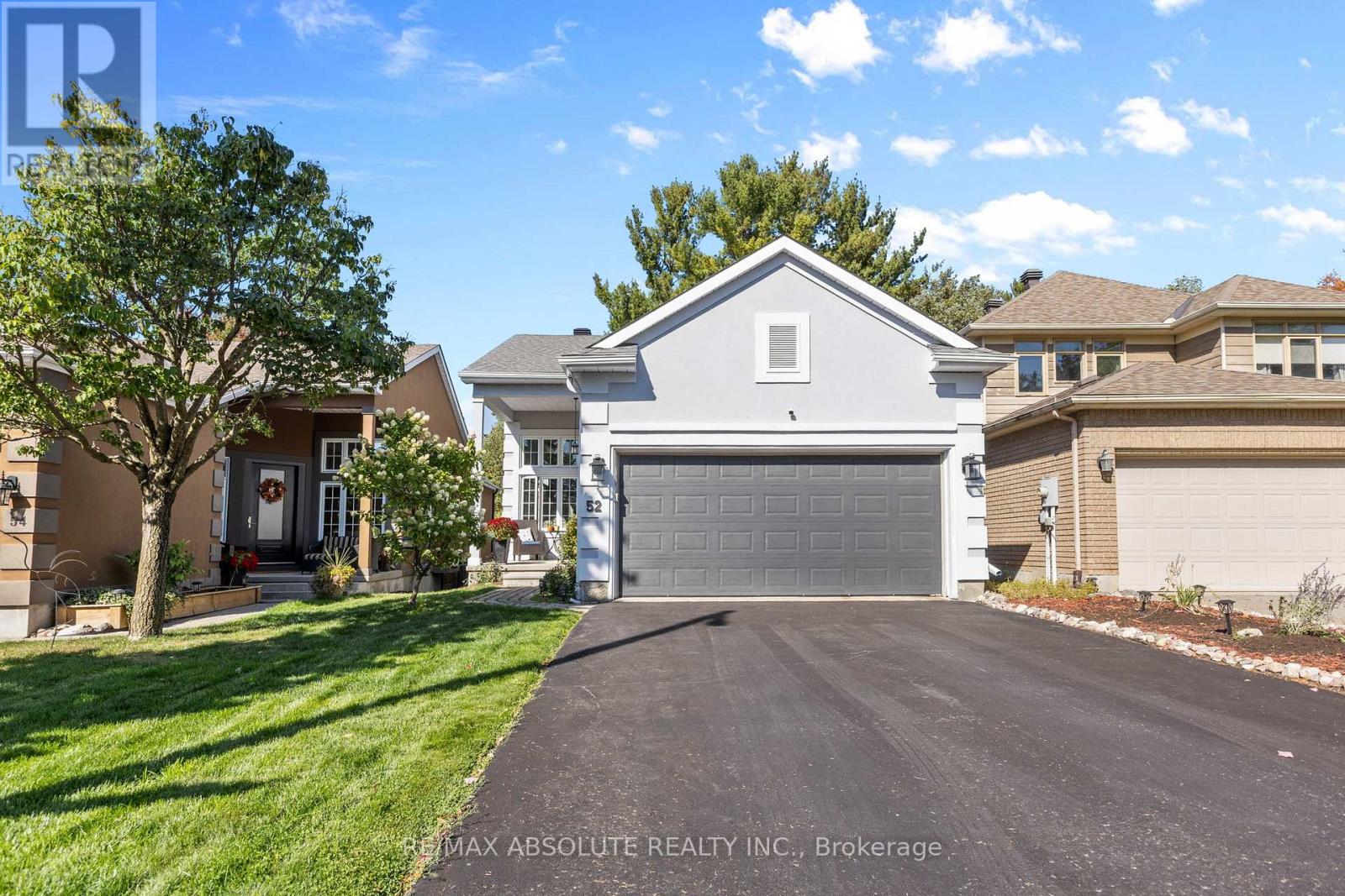 52 Stonecroft Ter, Ottawa, ON K2K 2T9