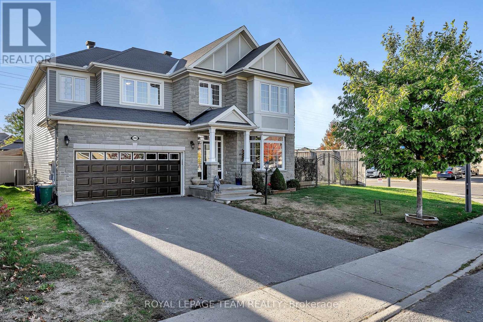 200 Kinloch Ct, Ottawa, ON K2J 5S9