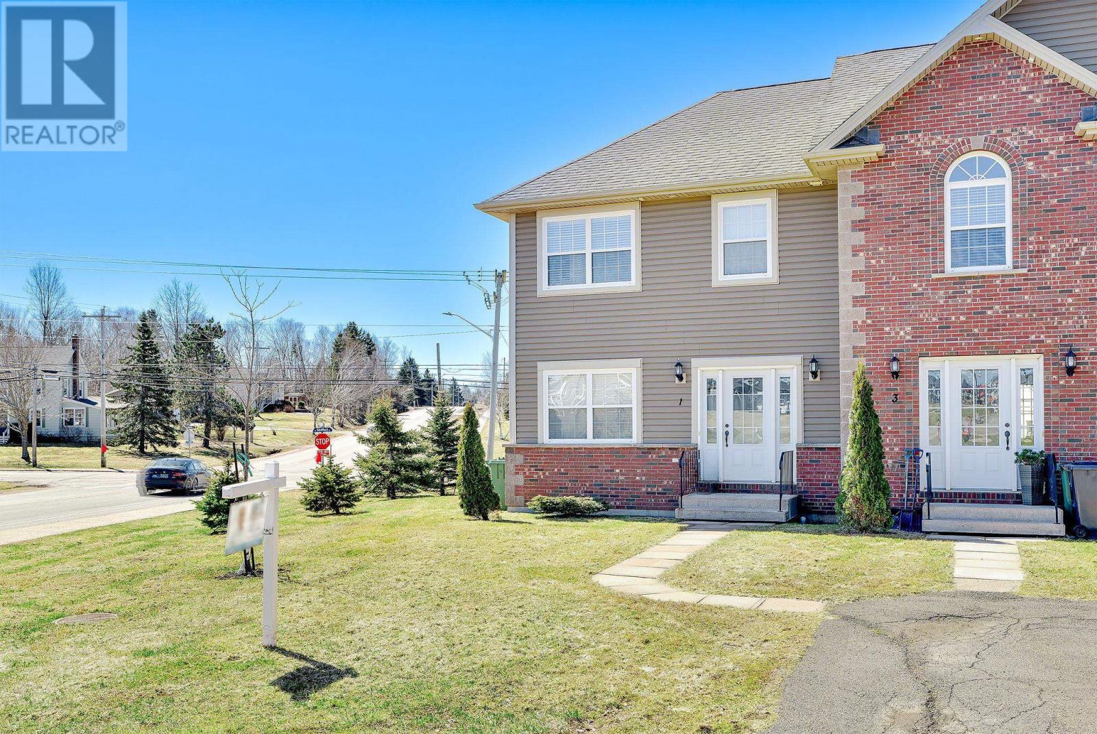 1 Cameron Hts, Stratford, PE C1B 0A8