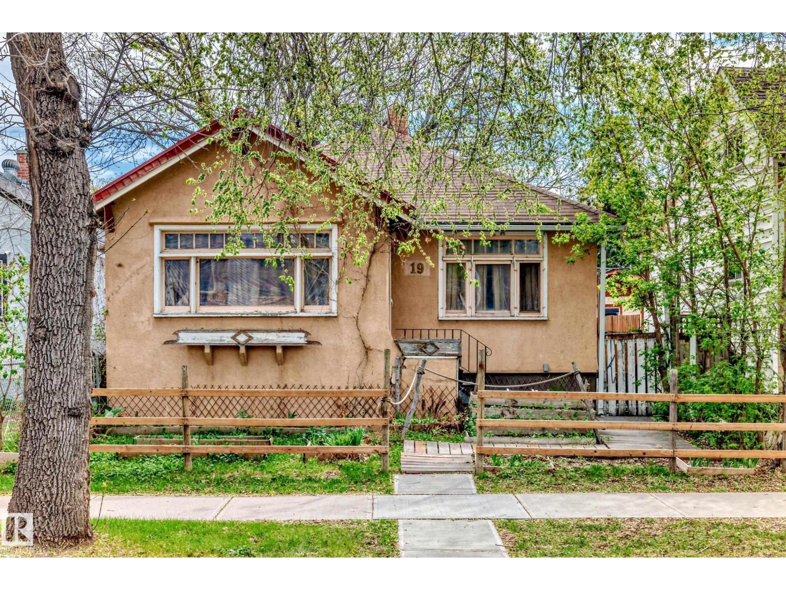 96 St Nw Unit 11619, Edmonton, AB T5G 1T8