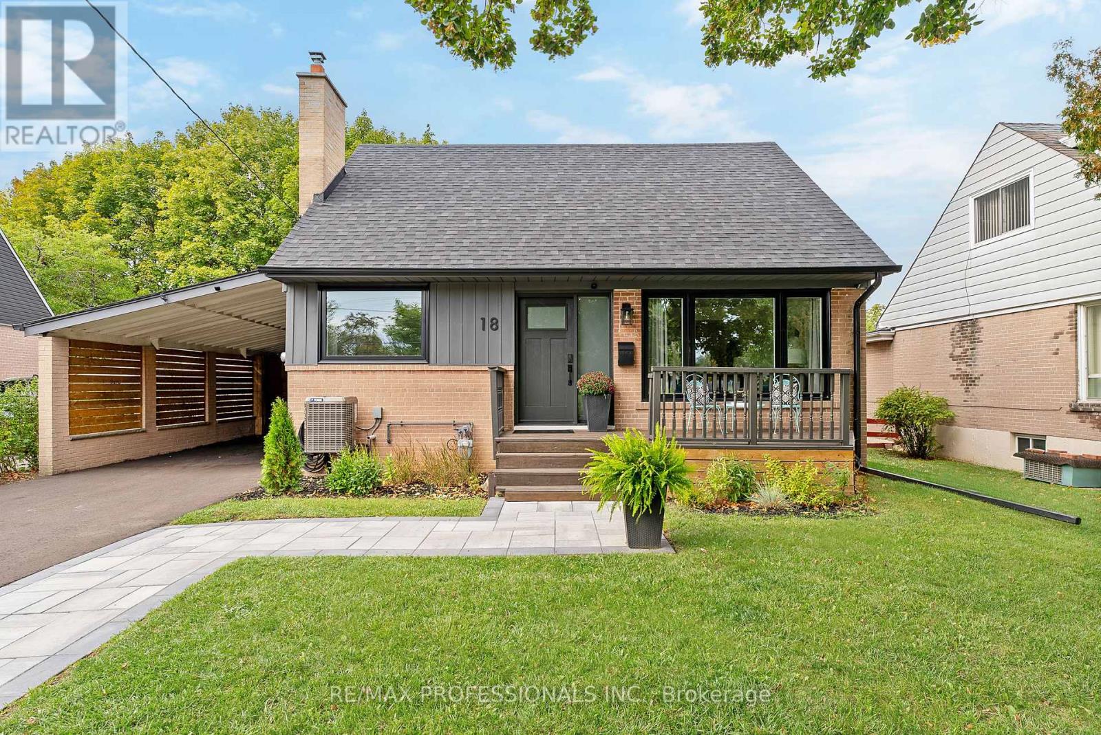 18 Lavington Dr, Toronto, ON M9R 2G9