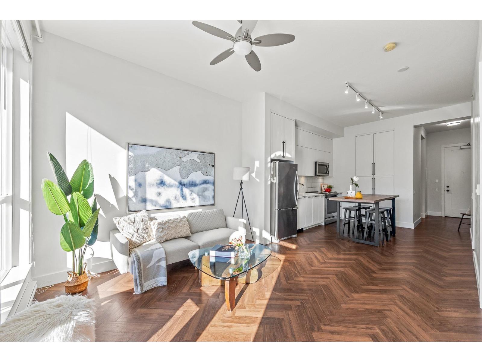 14968 101a Avenue Unit 401, Surrey, BC V3R 0E8
