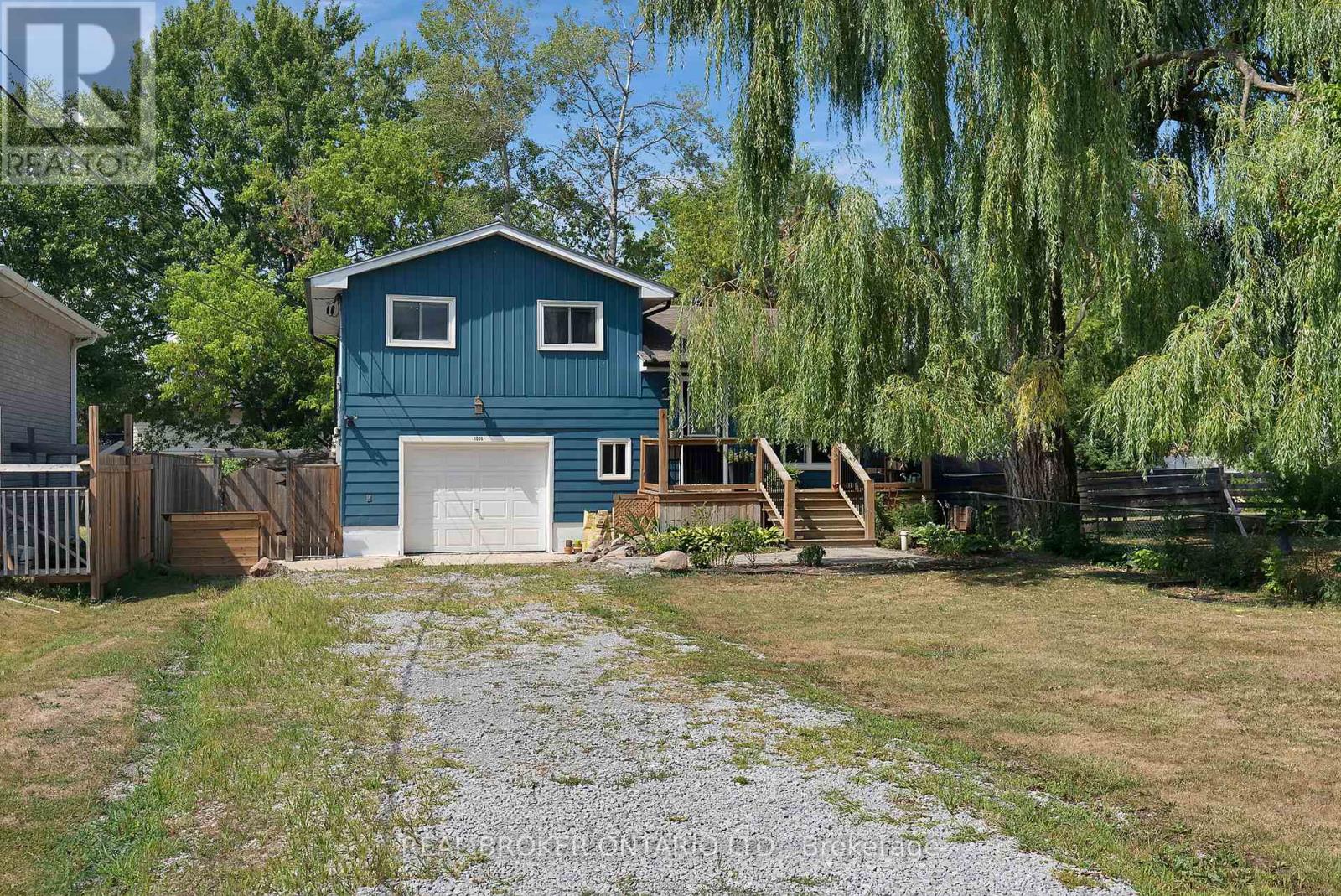 1036 Metro Rd N, Georgina, ON L4P 3E9