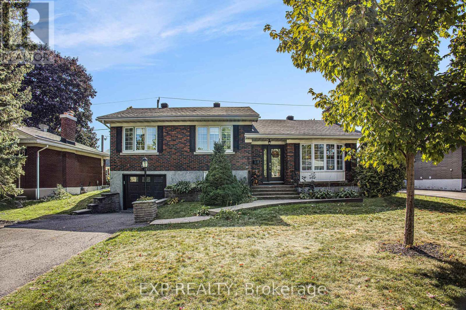 756 Fairdale Ave, Ottawa, ON K1G 1X7