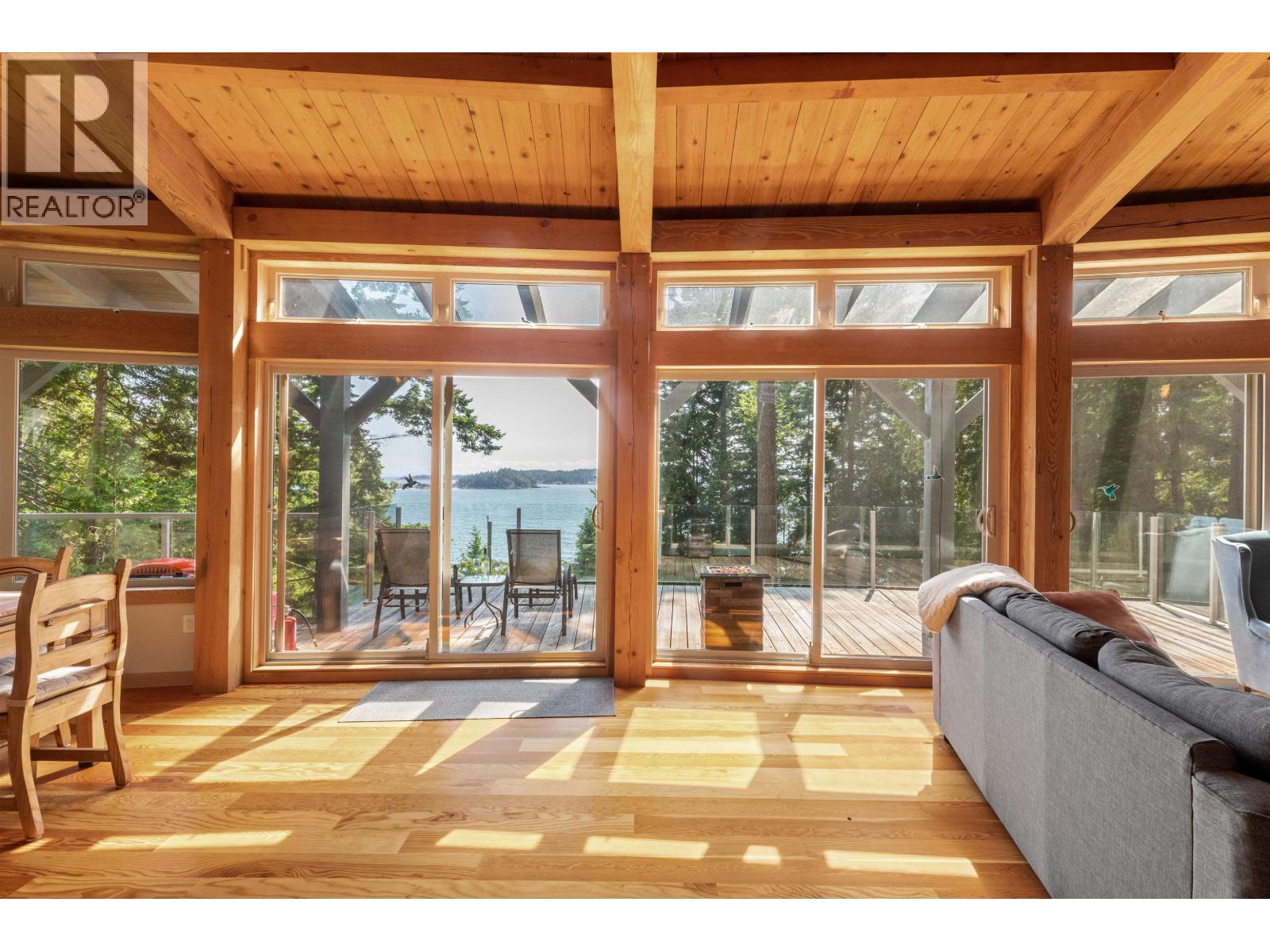304 Esplanade Rd, Bowen Island, BC V0N 1G2