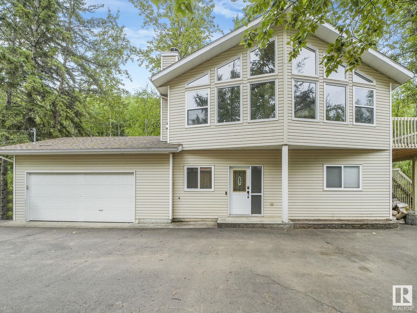 615 Ash St, Rural Sturgeon County, AB T8R 0K4