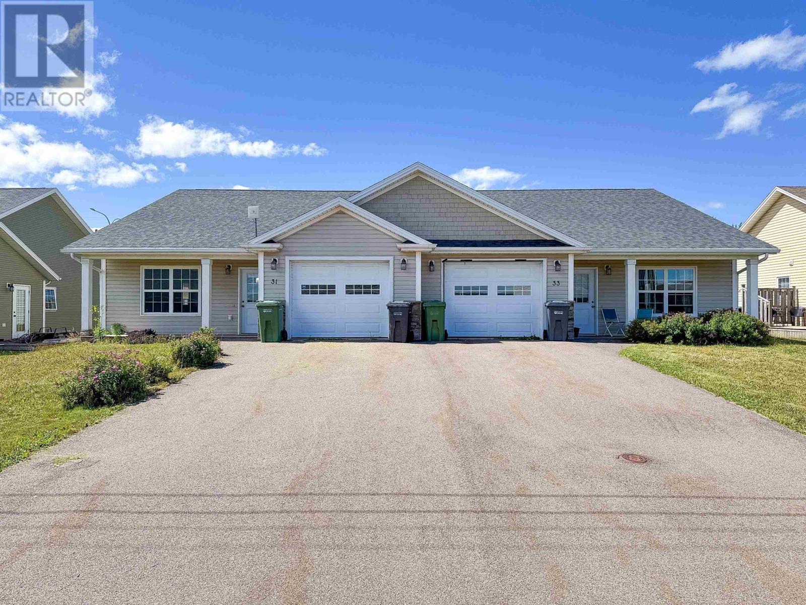 31 33 Parkman Dr, Charlottetown, PE C1C 0T3
