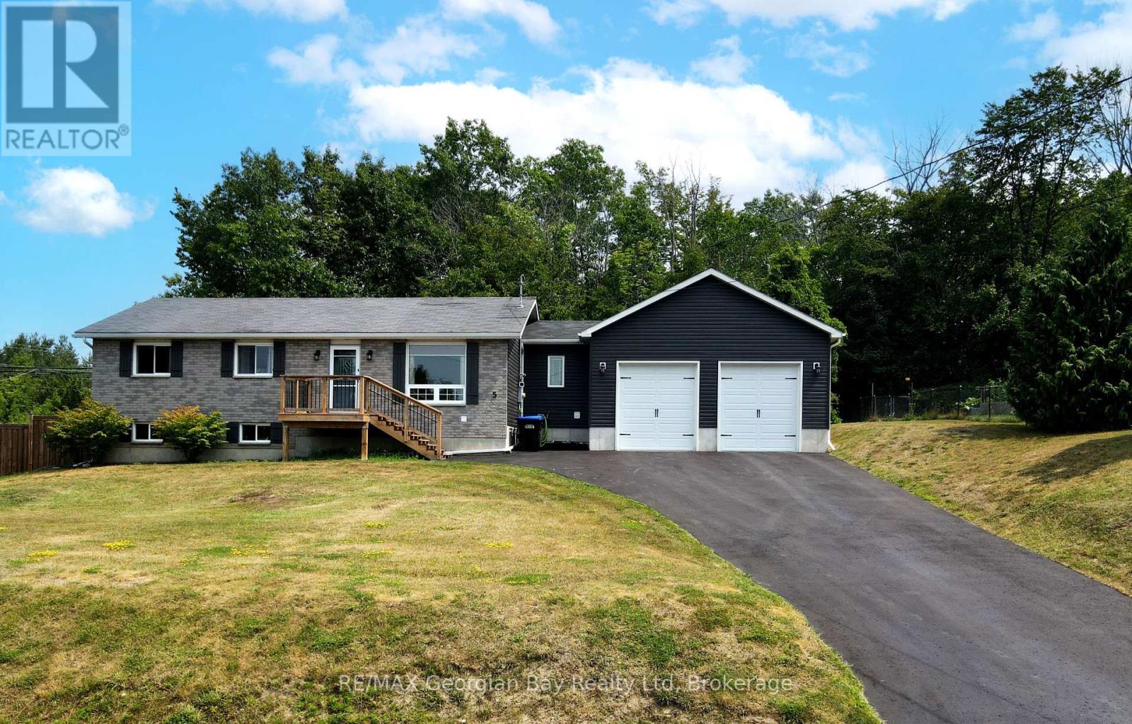 5 Easton Ave, Tay, ON L0K 1R0