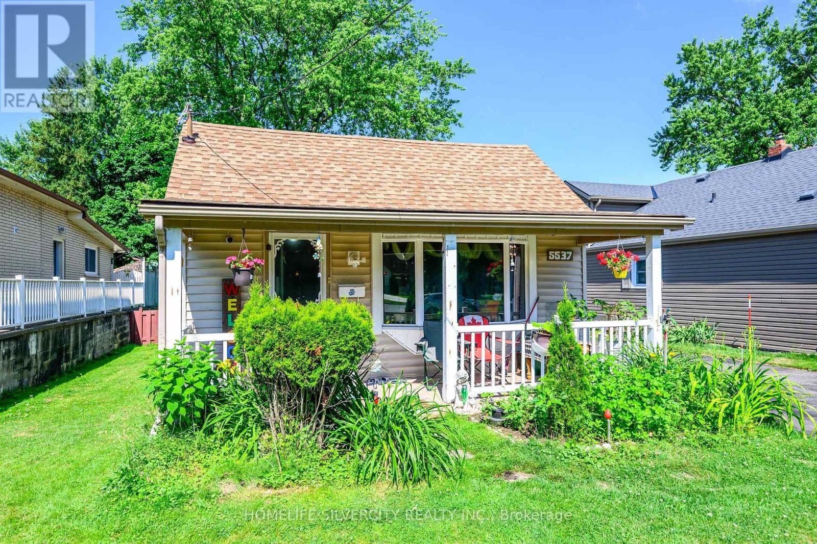 5537 Montrose Rd, Niagara Falls, ON L2H 1K9