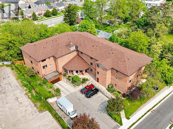 206 4 Albert St, Cambridge, ON N1R 3M4