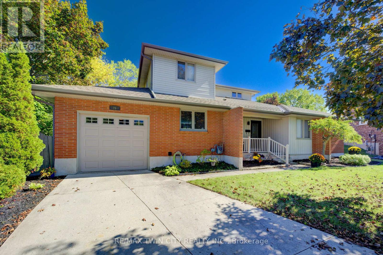 26 Esther Ave, Cambridge, ON N1S 4L6