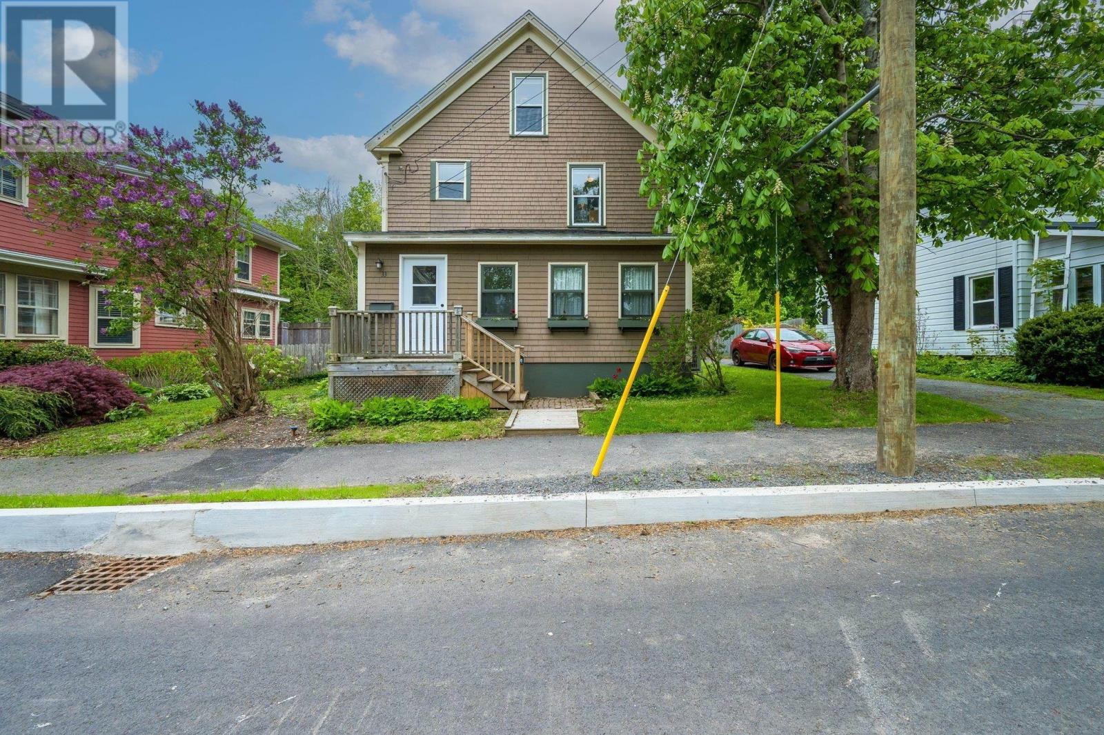 33 Klondyke St, Kentville, NS B4N 1J1
