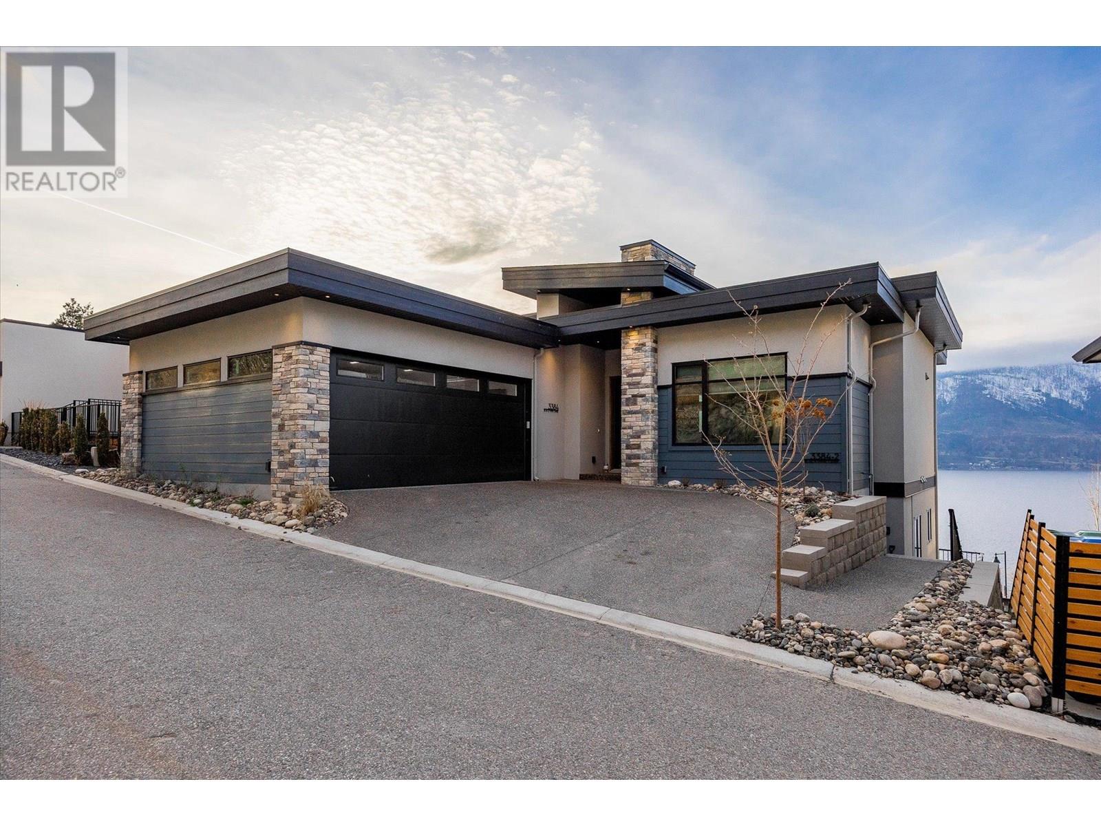 3384 Black Pine Ln, Kelowna, BC V1V 3G1