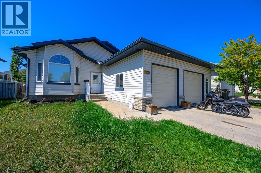 12302 Crystal Lake Dr, Grande Prairie, AB T8X 1M8