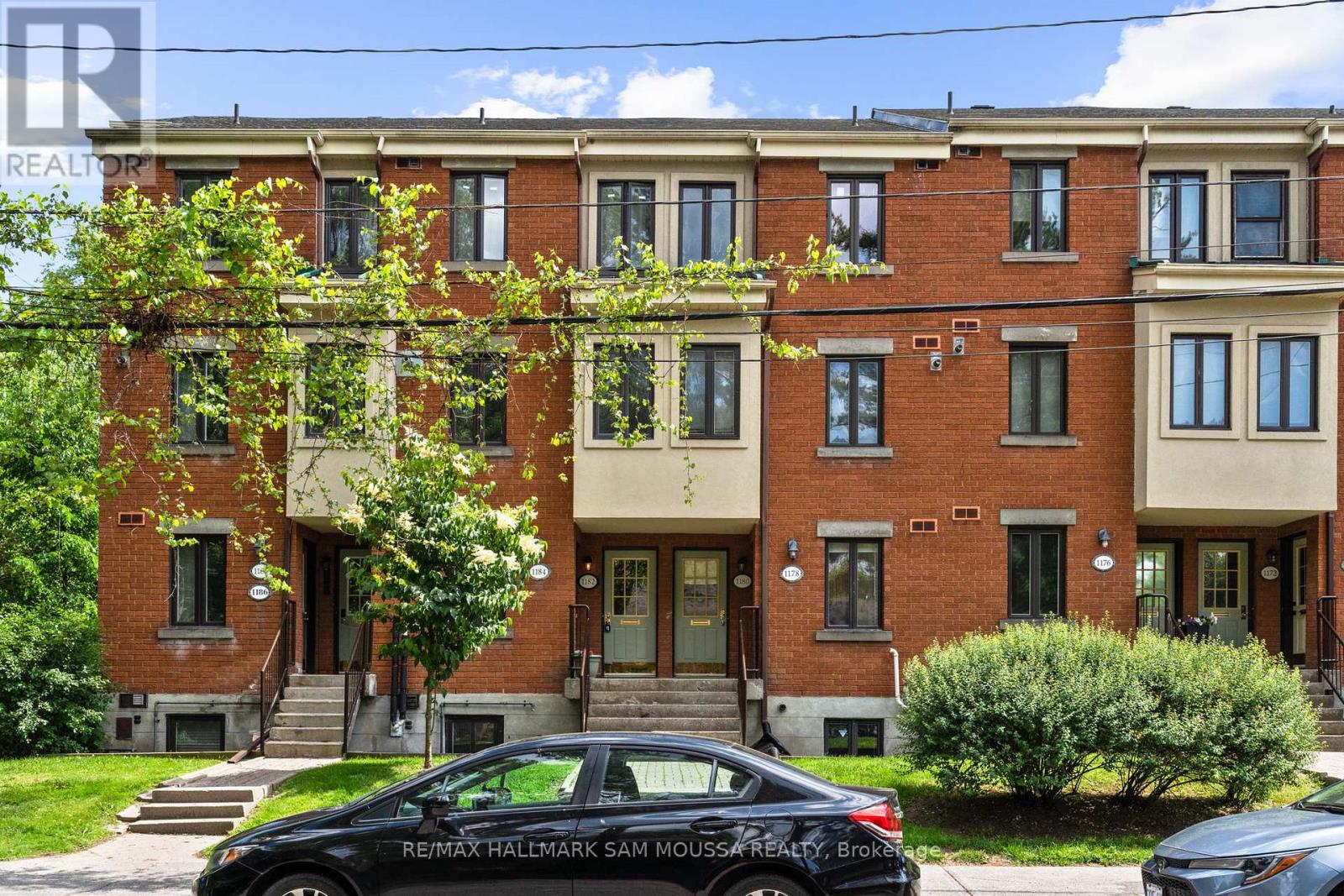 1178 Blasdell Ave, Ottawa, ON K1K 4H5