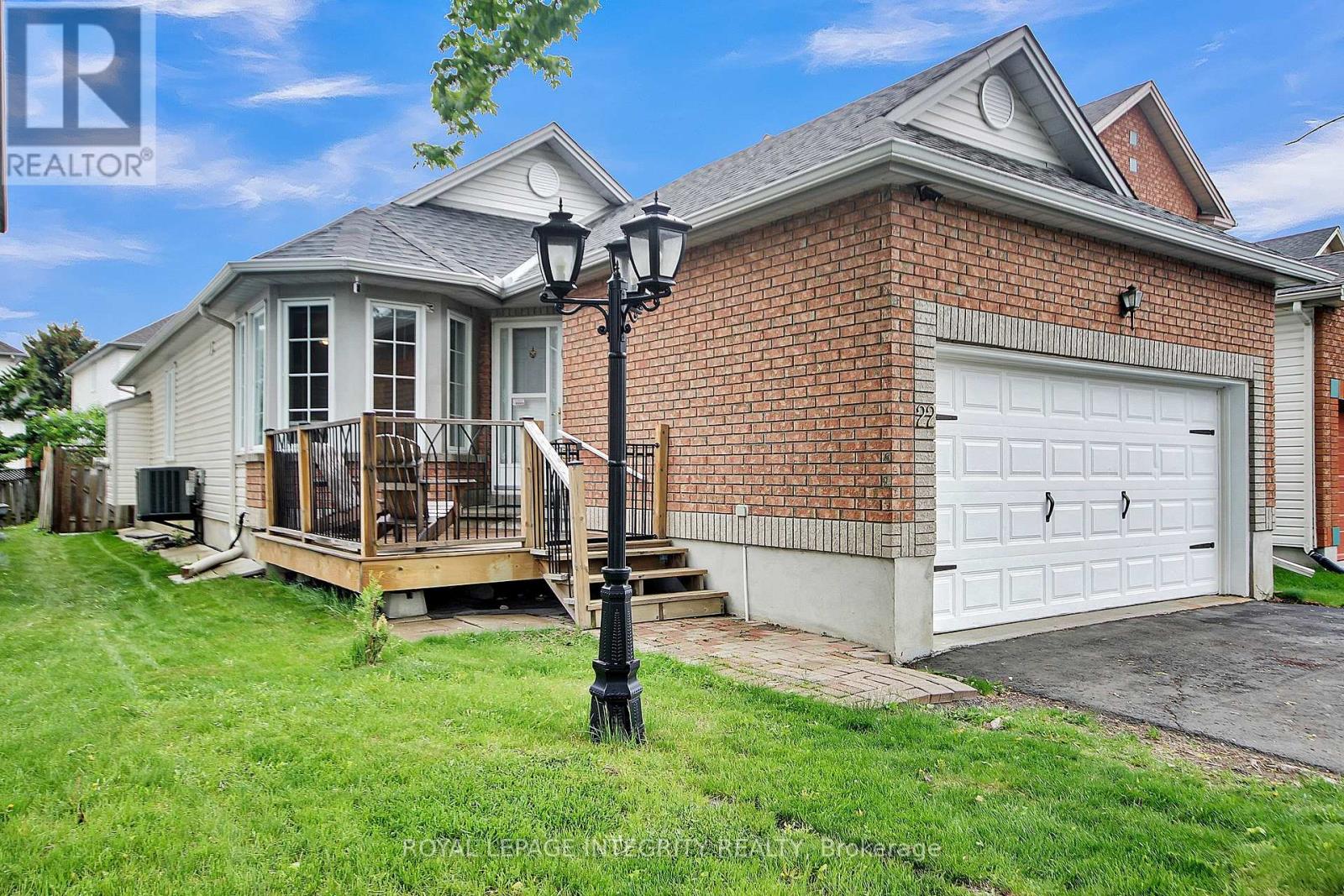 22 Halkirk Ave, Ottawa, ON K2V 1B5