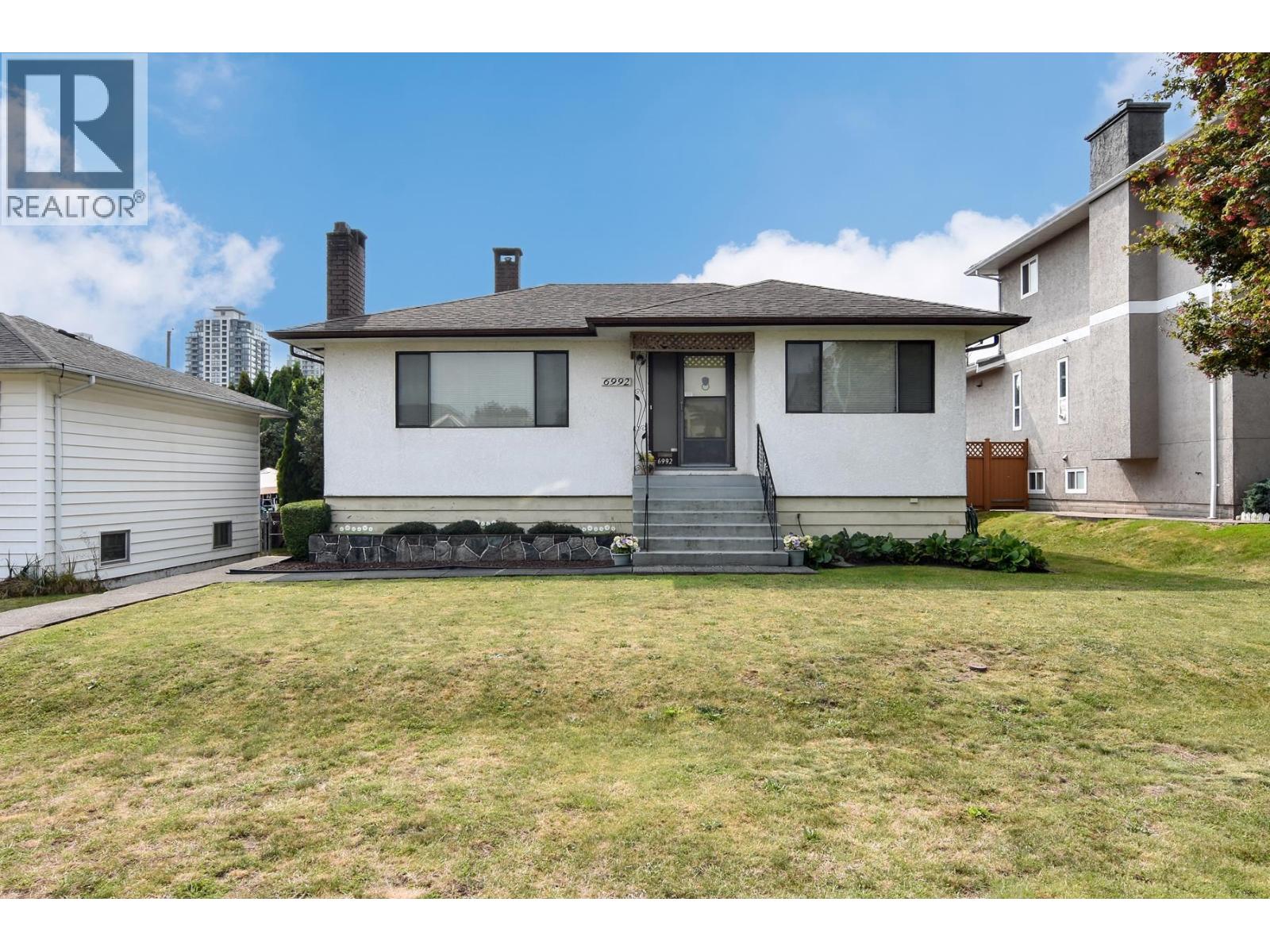 6992 Burford St, Burnaby, BC V5E 1S2