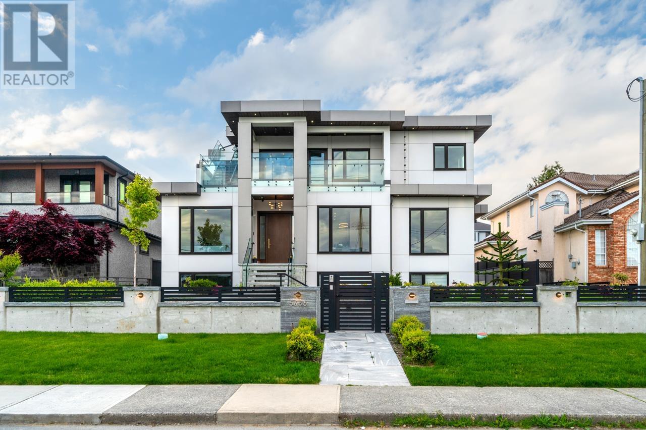 5655 Portland St, Burnaby, BC V5J 2R7
