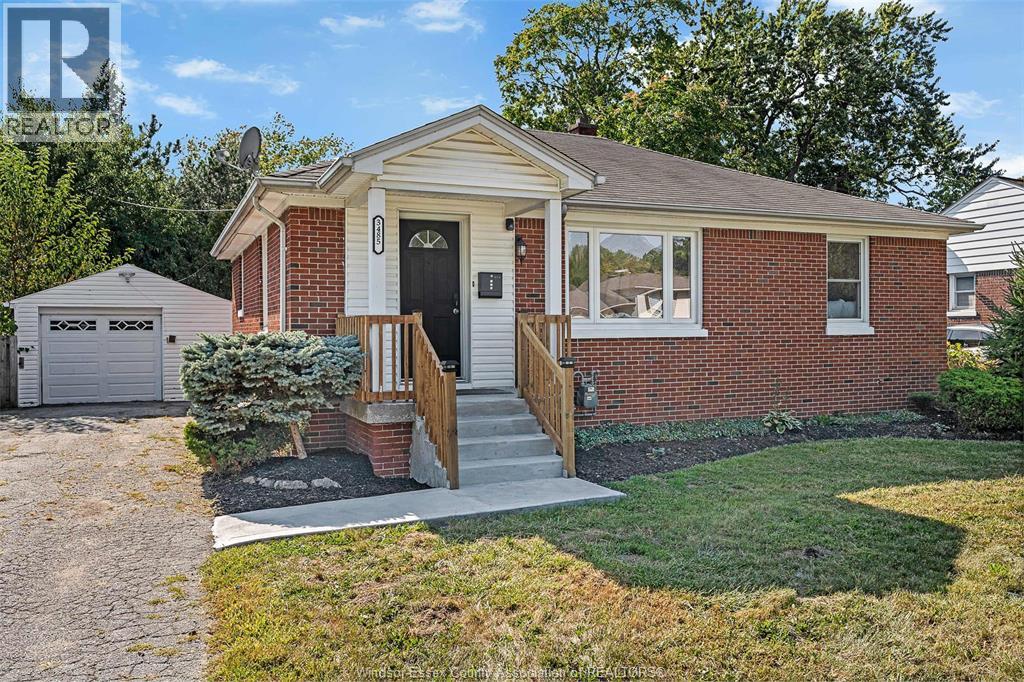 3485 Longfellow Ave, Windsor, ON N9E 2L8
